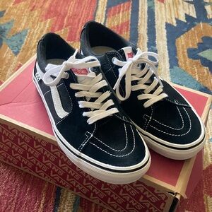 Vans Sk8 Lo, Low Top Black and White Men's Shoes, Size 9.5
